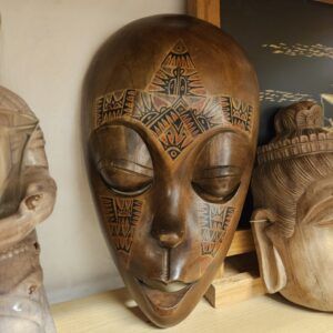 afrikaans masker met schildering