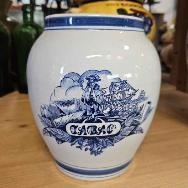 delftsblauwe tabakspot met het opschrift Tabac