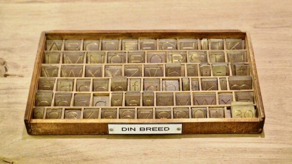 letterbak met letters