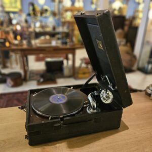 antieke His Master's Voice koffergrammofoon
