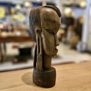 handgesneden Afrikaans houten beeld met tribal uitstraling