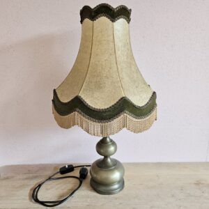 vintage tafellamp met barokke fluwelen kap en franjes