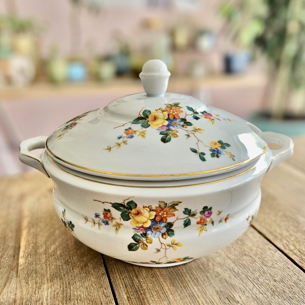 brocante porseleinen soepterrine met bloemenmotief en deksel