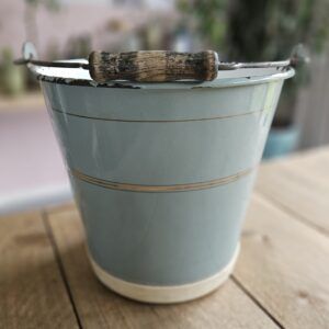 vintage emmer met gouden belijning