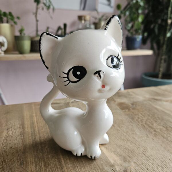 decoratief vintage kattenbeeldje