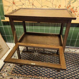 brocante theekastje met sterglas en openklappend deurtje met ketting