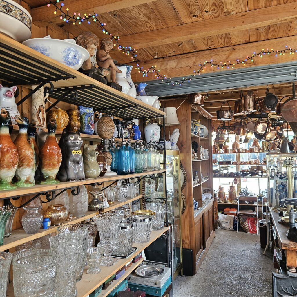 authentieke vintage sfeer op Les Puces du Canal