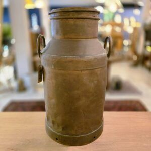 antieke koperen melkbus met deksel