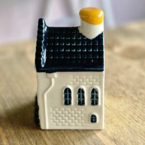 Nederlandse luchtvaartgeschiedenis in porselein KLM-huisje nummer 4