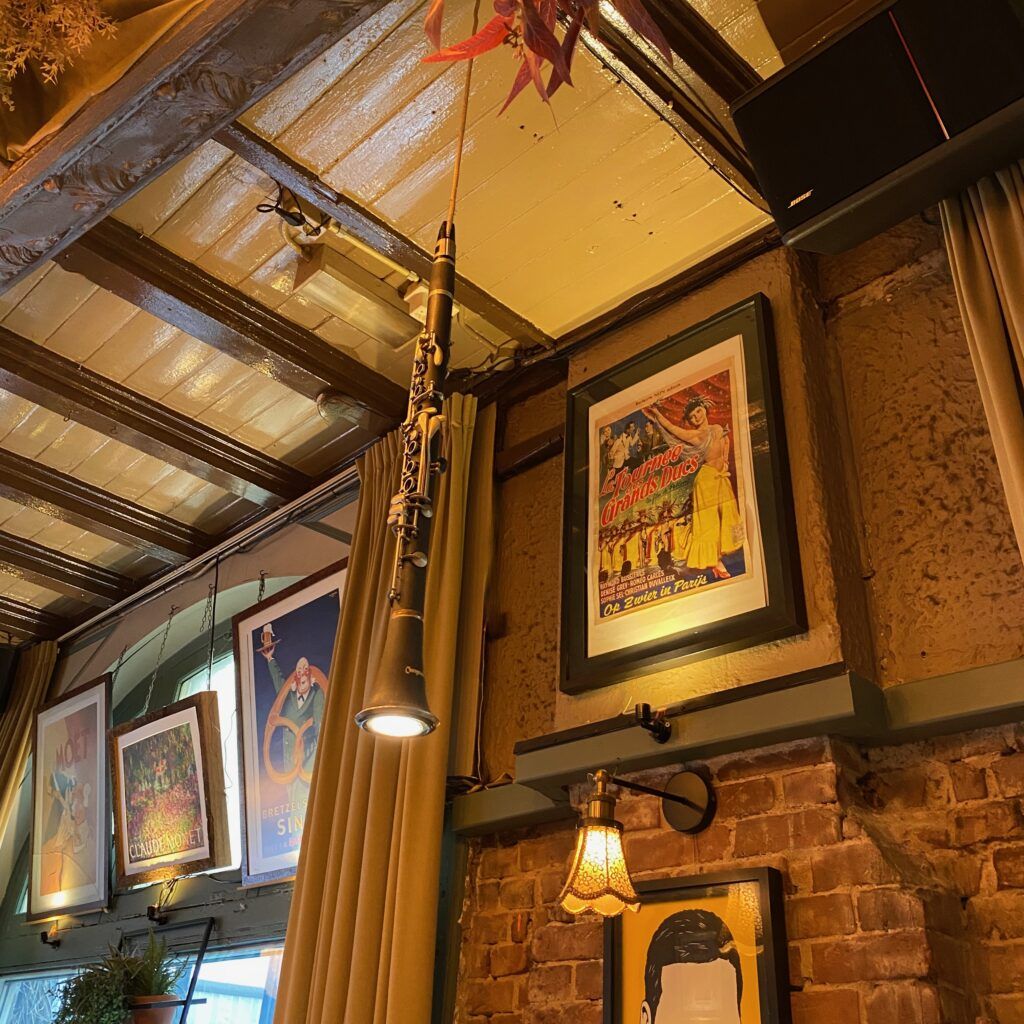 klarinet als lamp in café het College in Utrecht