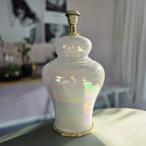 vintage parelmoer glazen lampenvoet met gouden details – totaalbeeld