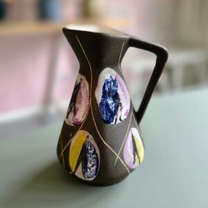 zijkant van West Germany keramisch kannetje 242-10 met abstract decor